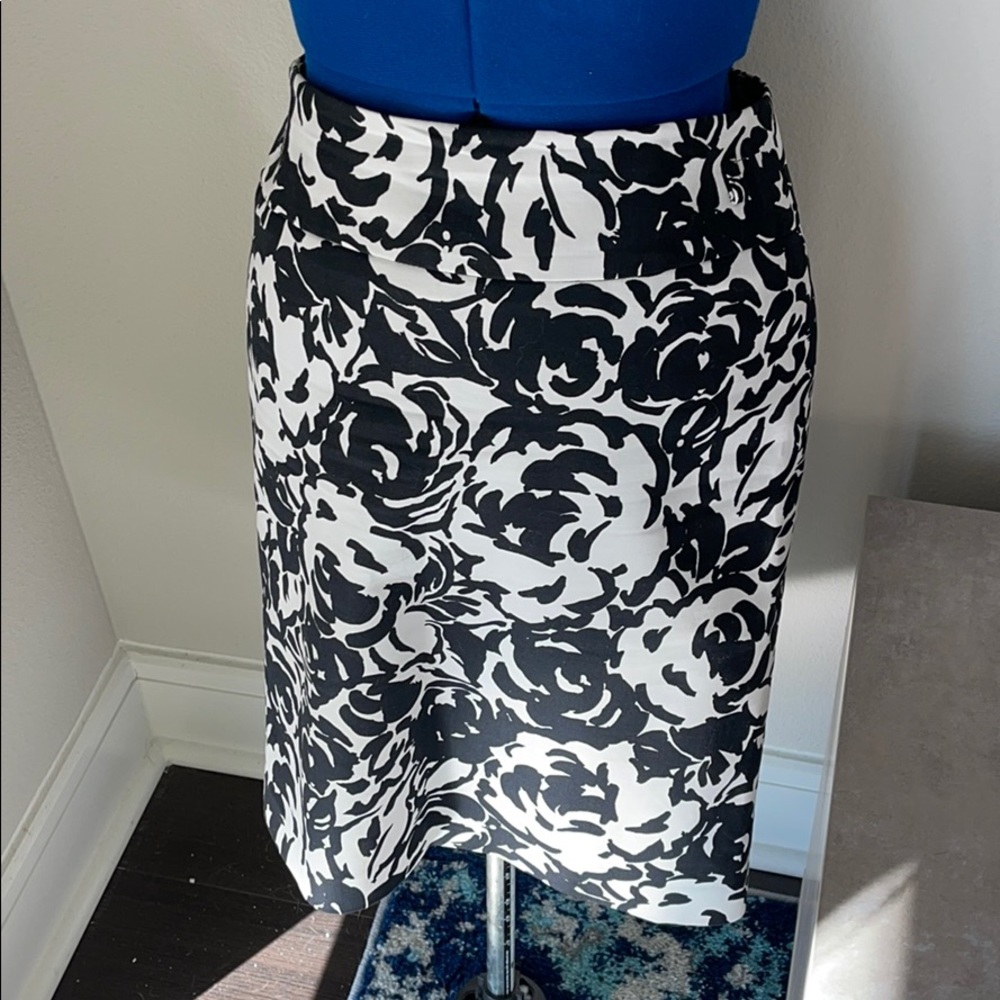 Black $ White Liz Claiborne pencil skirt